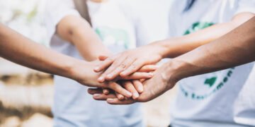 لماذا العمل كمتطوع و كيف يغير حياتك؟