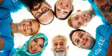 العمل التطوعي ما هو، أهميته، مبادئه و كيف تبدأ رحلتك التطوعية