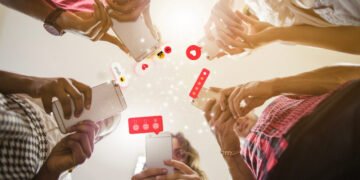 استخدام المشاركة المجتمعية عبر الإنترنت لتمكين الشباب